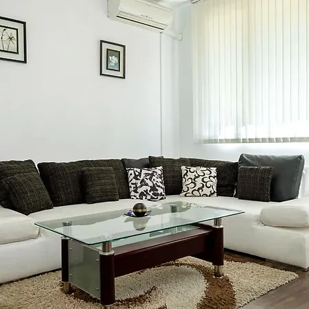 Διαμέρισμα Comfortable 2br Maisonette Near Center By Flat Manаger *