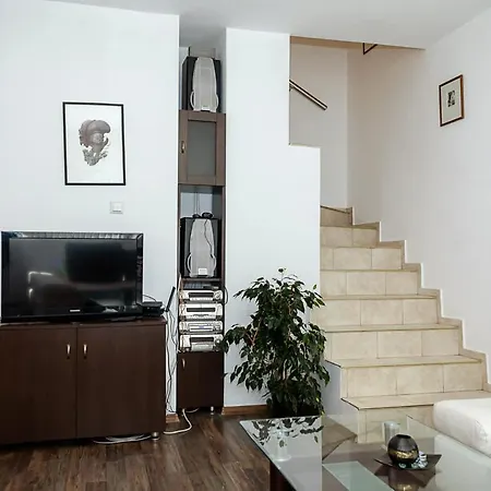 Comfortable 2br Maisonette Near Center By Flat Manаger *