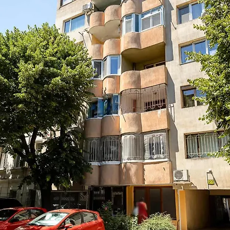 Διαμέρισμα Comfortable 2br Maisonette Near Center By Flat Manаger